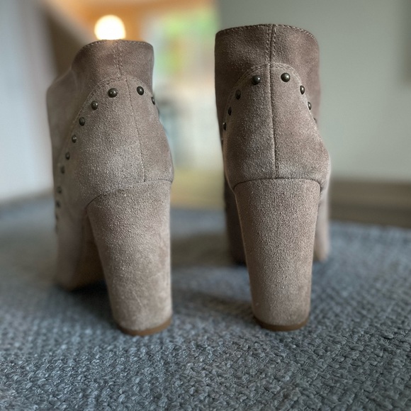 Vince Camuto Suede Booties- never worn! - Picture 6 of 6